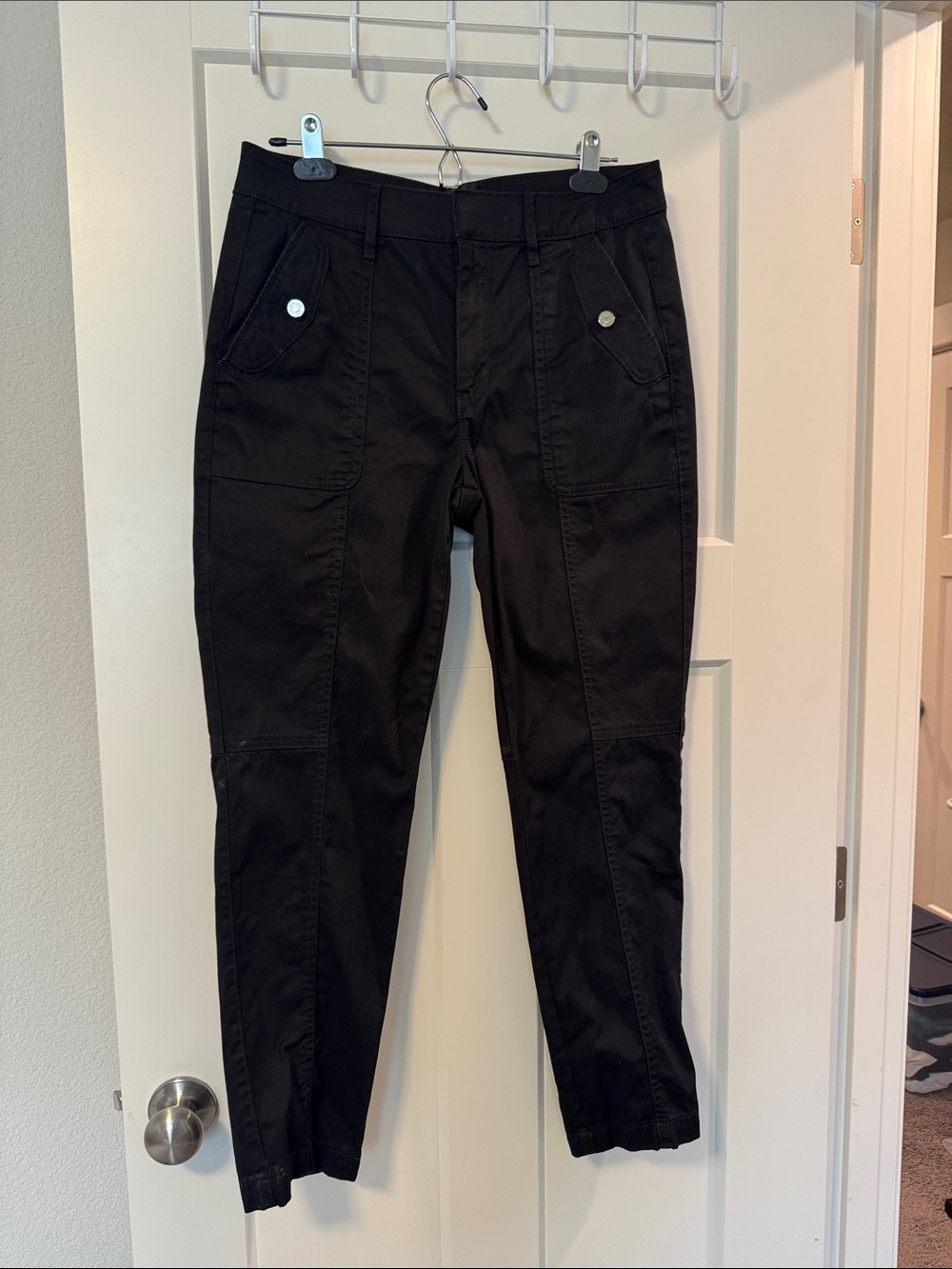 White House Black Market Black Ankle pret a jet Pants
